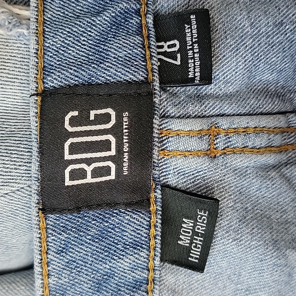 BDG | URBAN OUTFITTERS Mom High Rise Distressed Destroyed Light Wash Jeans 28‎ - Picture 7 of 9